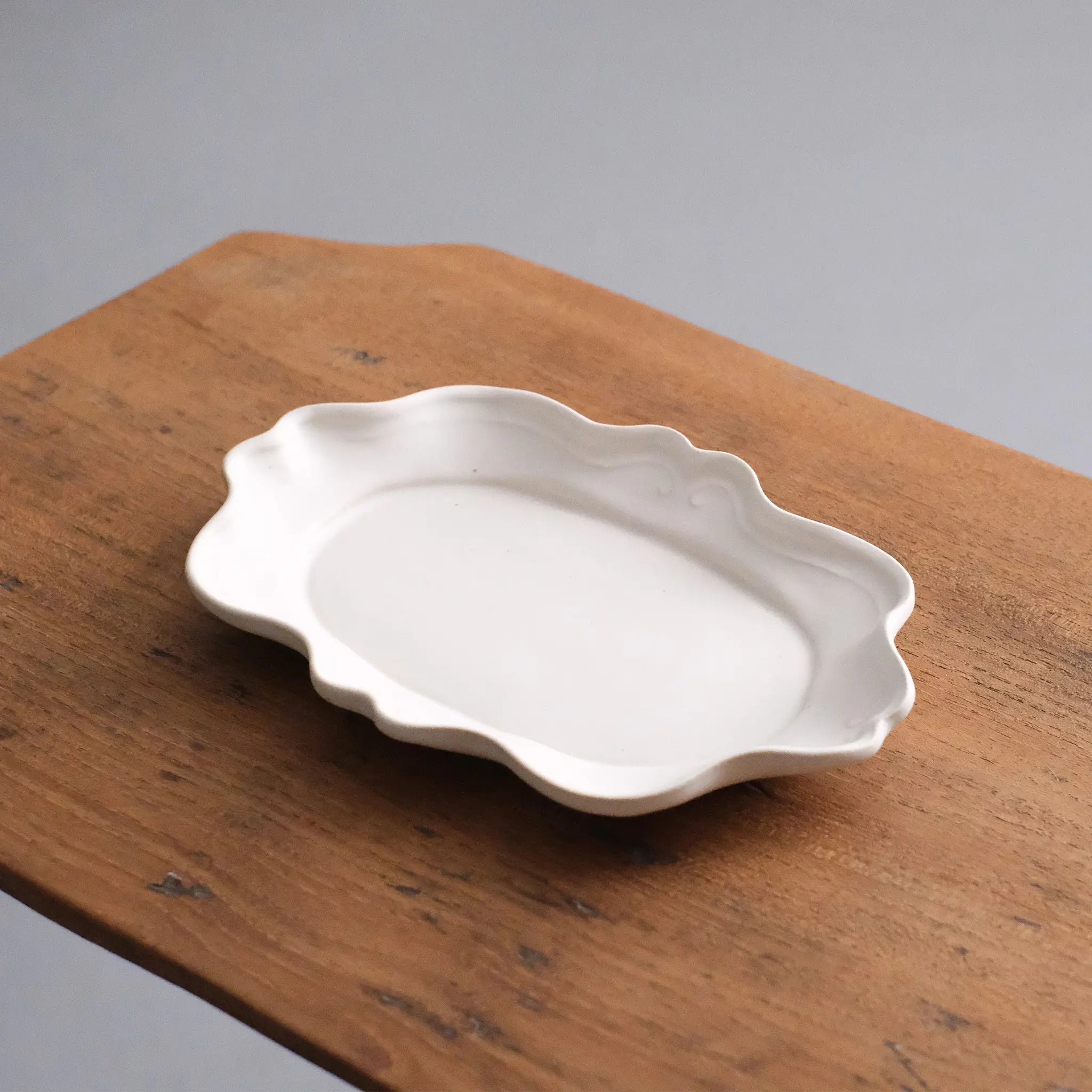 オーバル皿(飾り縁)|陶芸家 水谷ちえみ【コノヒノ道具店】 オーバル皿(飾り縁)|陶芸家 水谷ちえみ【コノヒノ道具店】