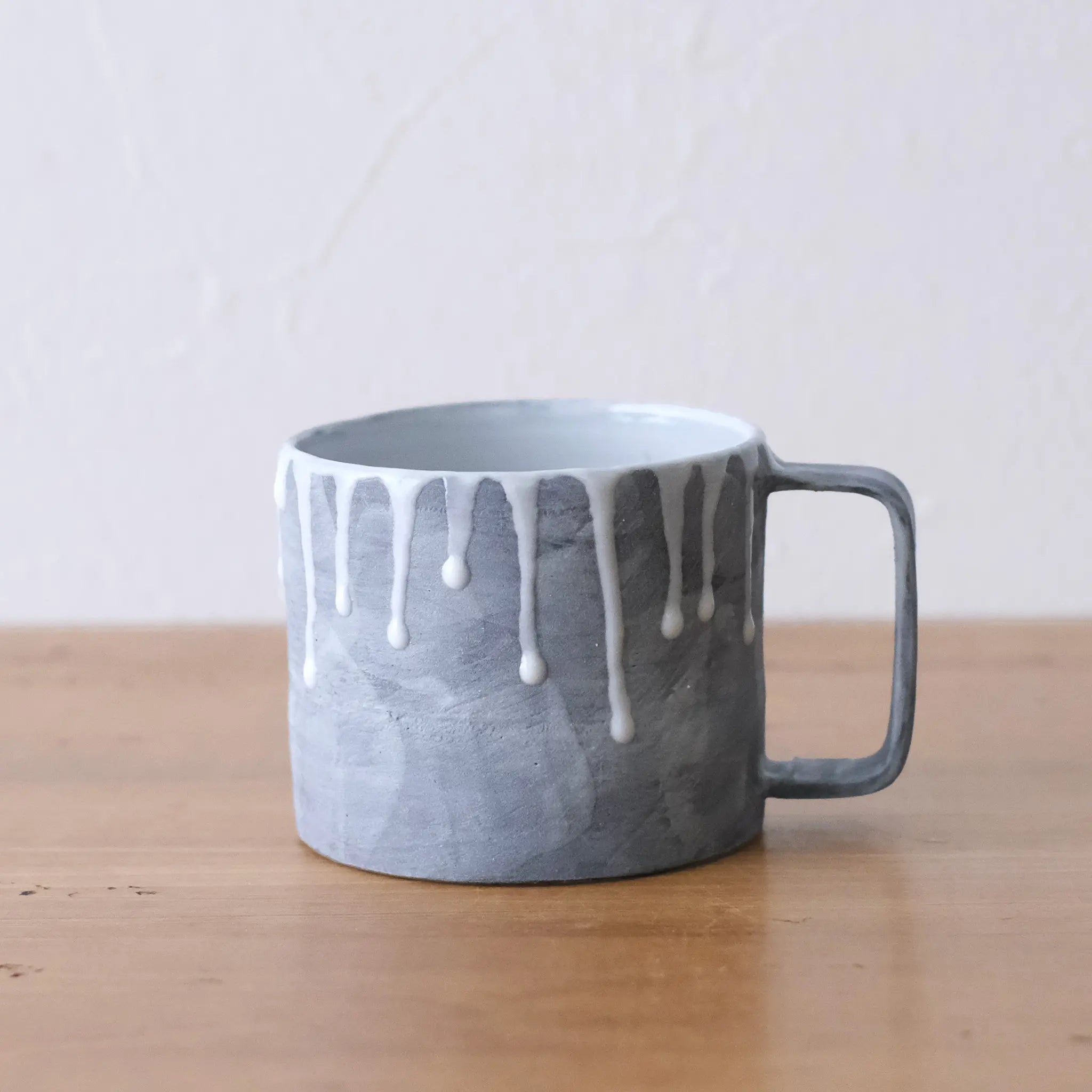 ドロップマグカップ グレー｜陶芸家 心日和【コノヒノ道具店】