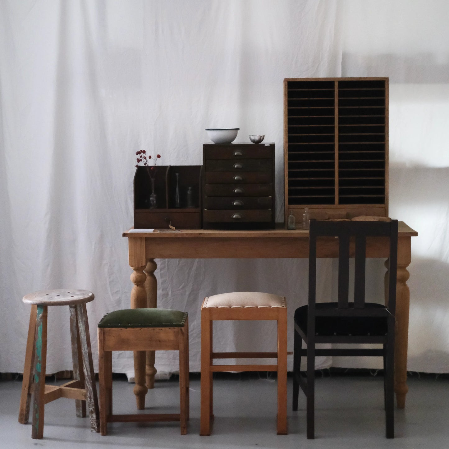 海猫さんの使い込まれた味わいが美しい古道具や古家具