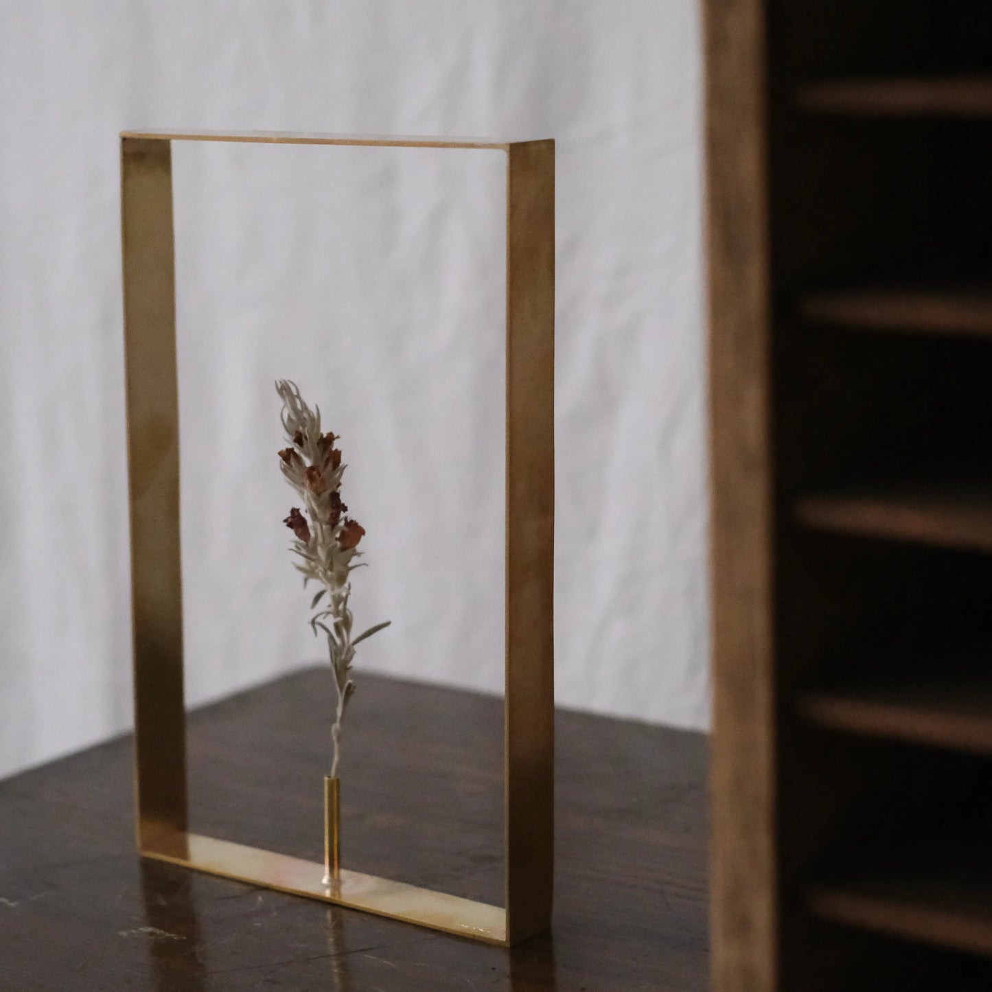 空間を切り取る一輪挿し