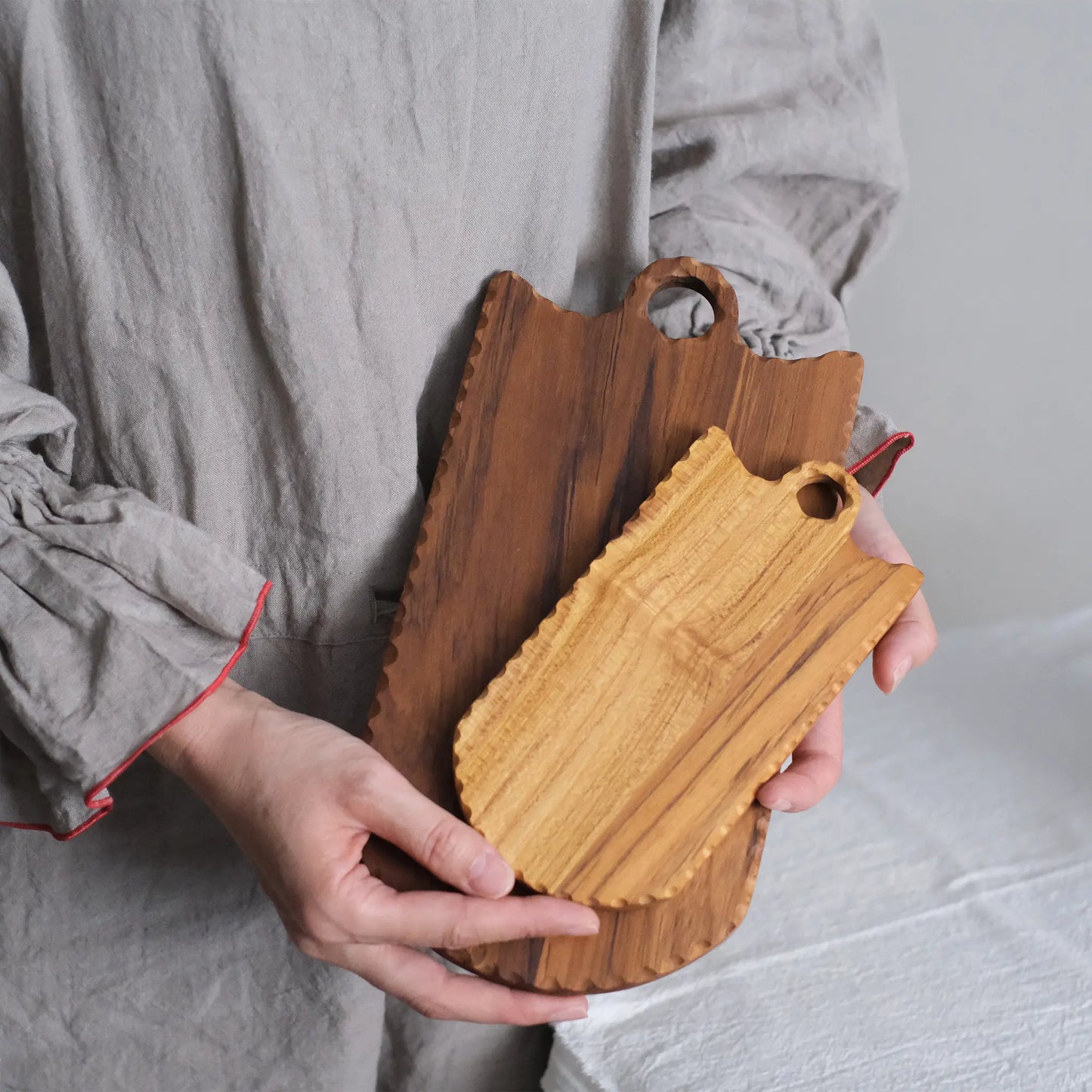 
                  
                    D-shaped cutting board
                  
                