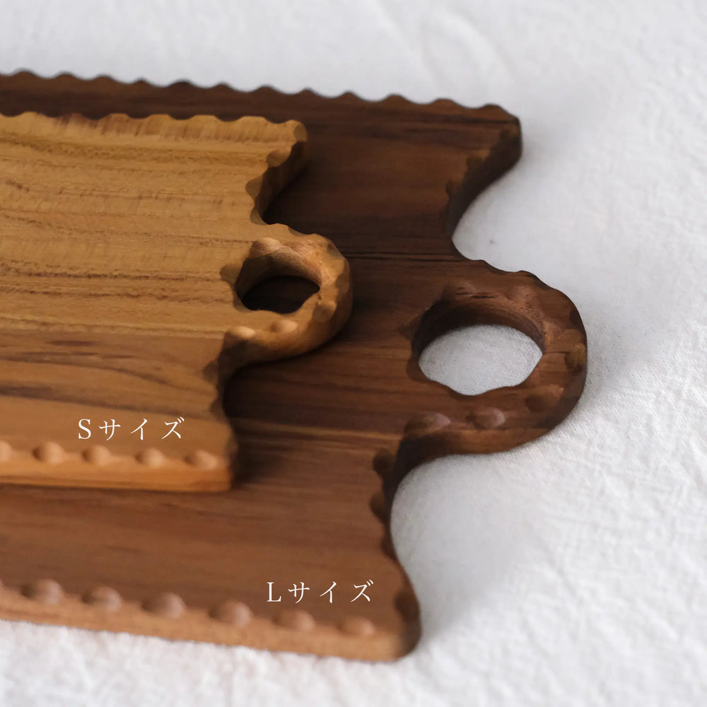 
                  
                    D-shaped cutting board
                  
                