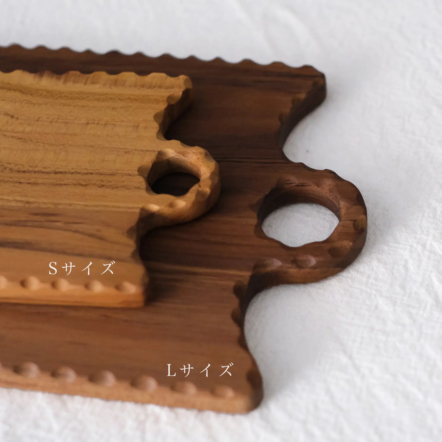 
                  
                    D-shaped cutting board
                  
                