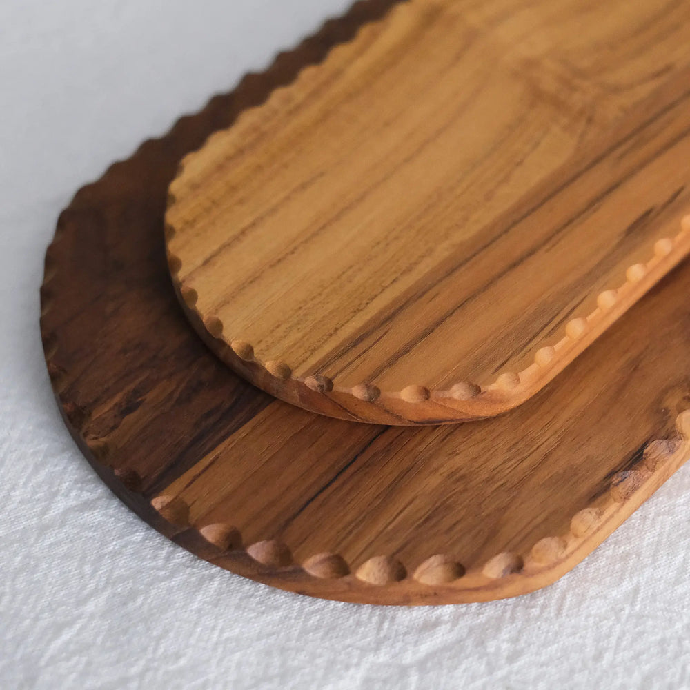 
                  
                    D-shaped cutting board
                  
                