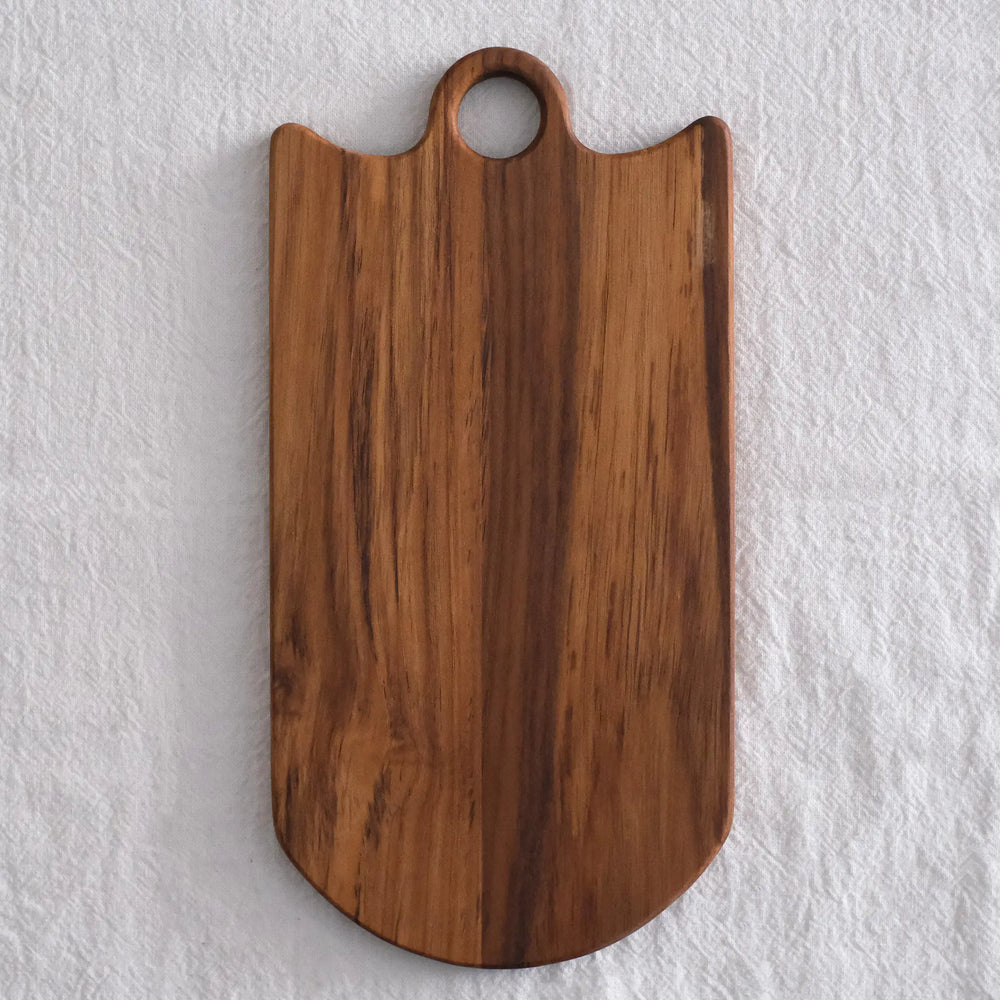 
                  
                    D-shaped cutting board
                  
                