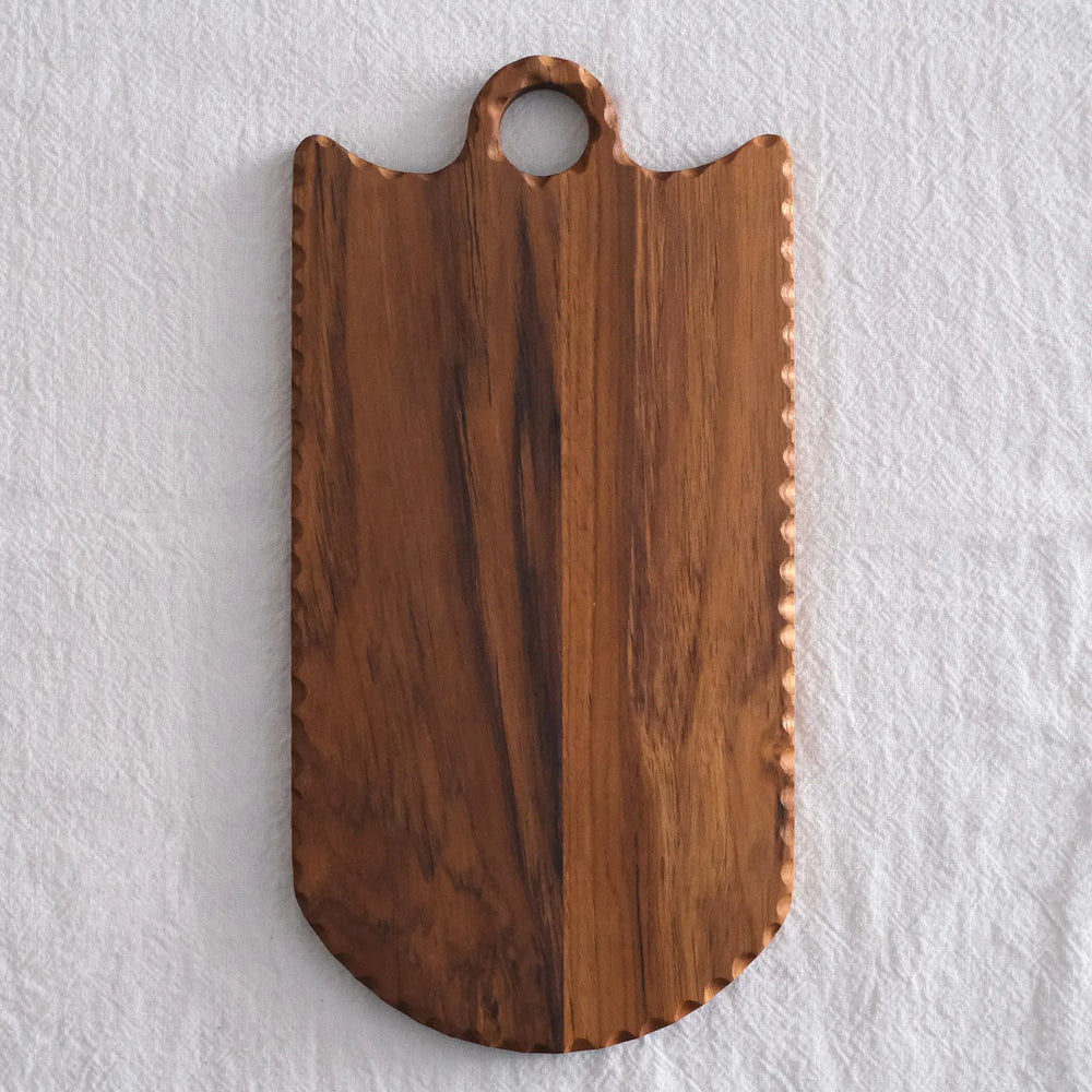 
                  
                    D-shaped cutting board
                  
                