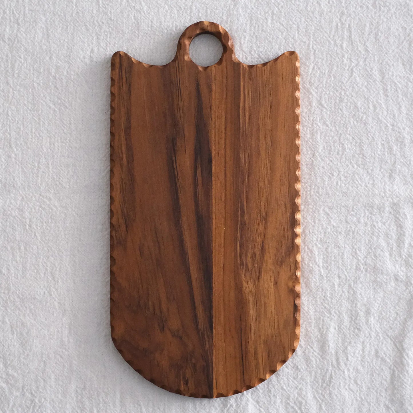 
                  
                    D-shaped cutting board
                  
                