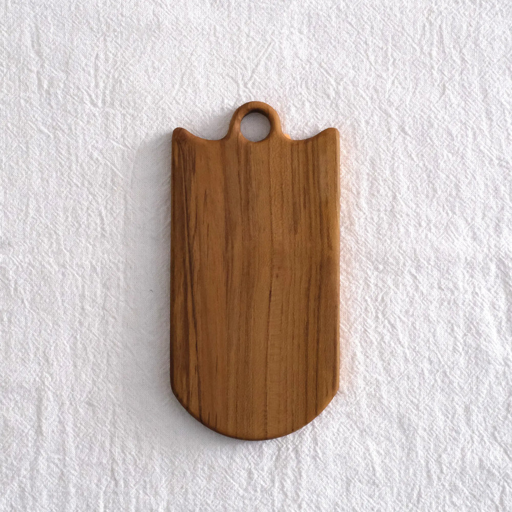
                  
                    D-shaped cutting board
                  
                