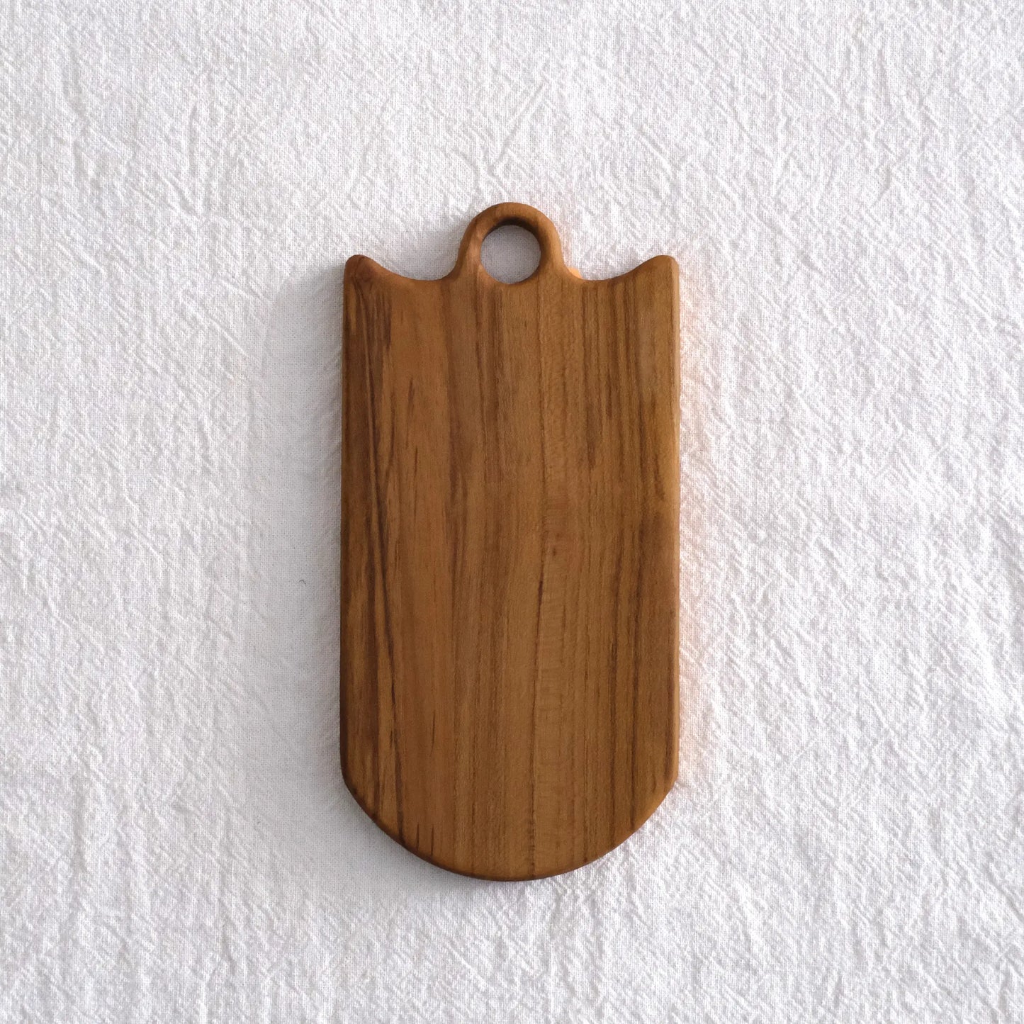 
                  
                    D-shaped cutting board
                  
                