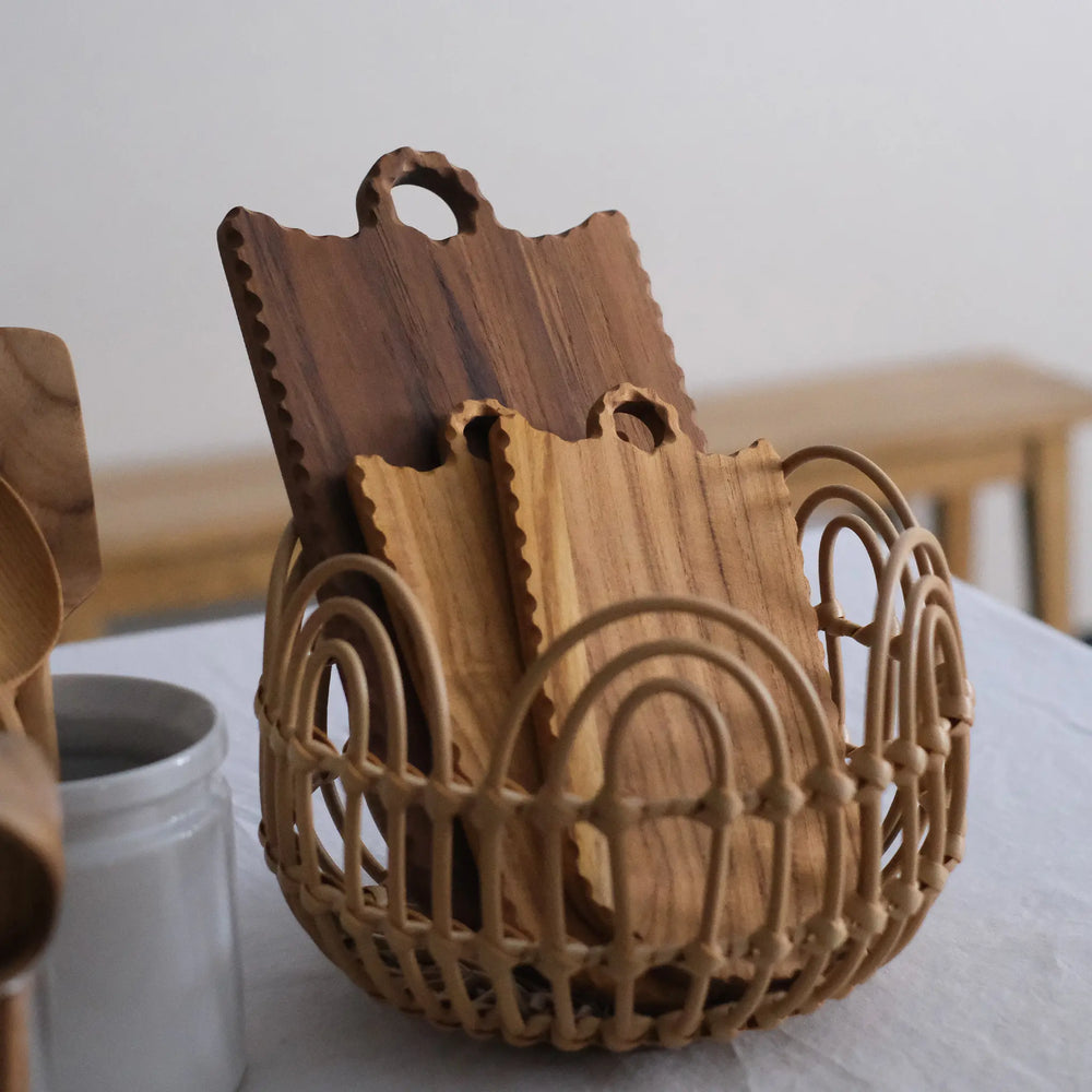 D-shaped cutting board