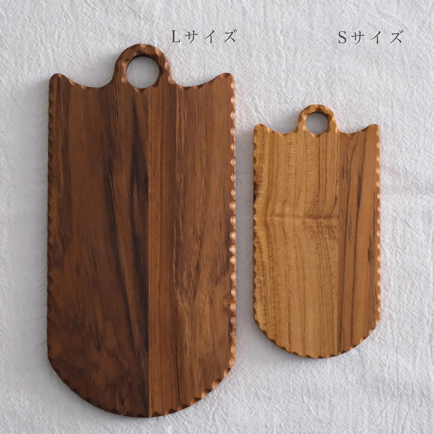 
                  
                    D-shaped cutting board
                  
                