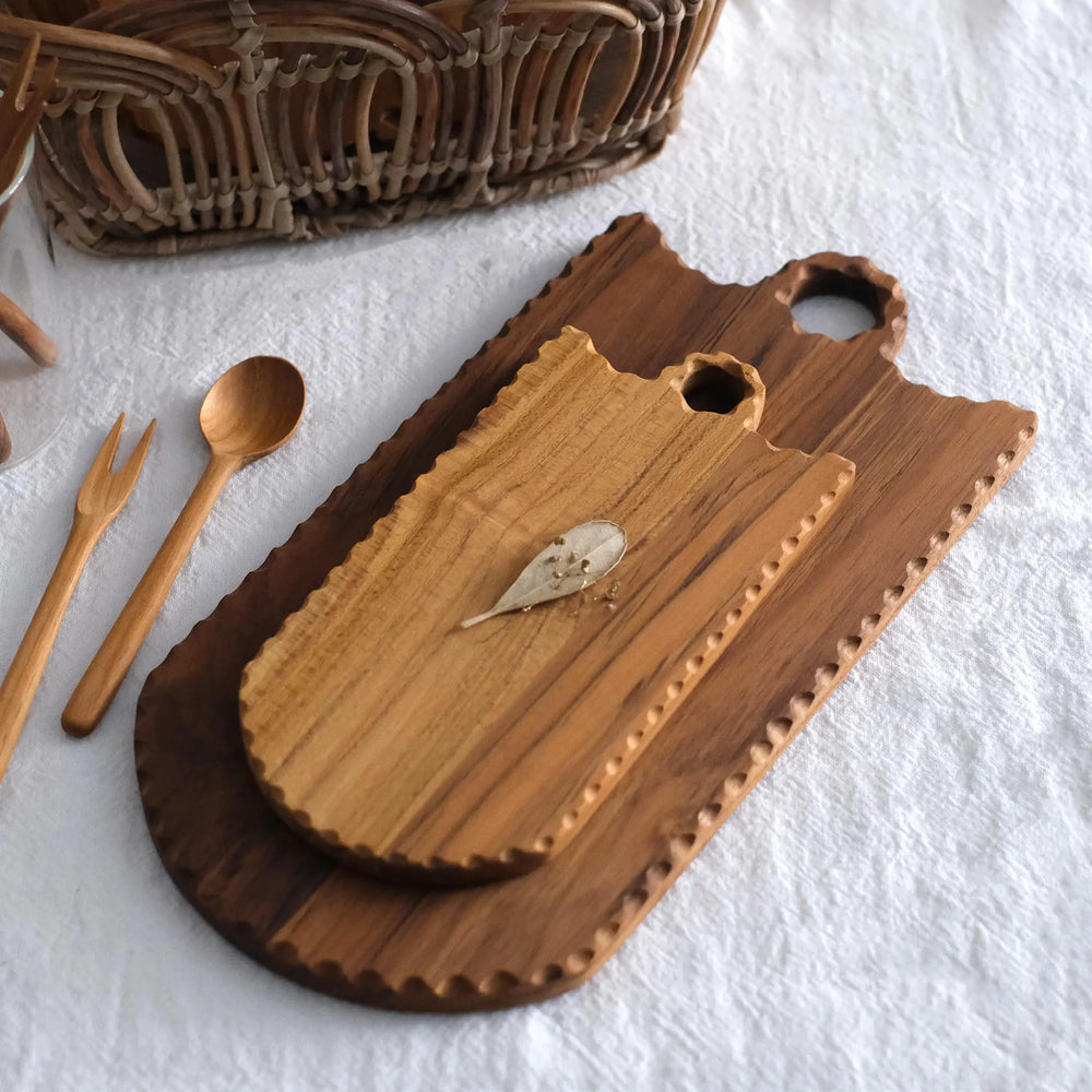 
                  
                    D-shaped cutting board
                  
                