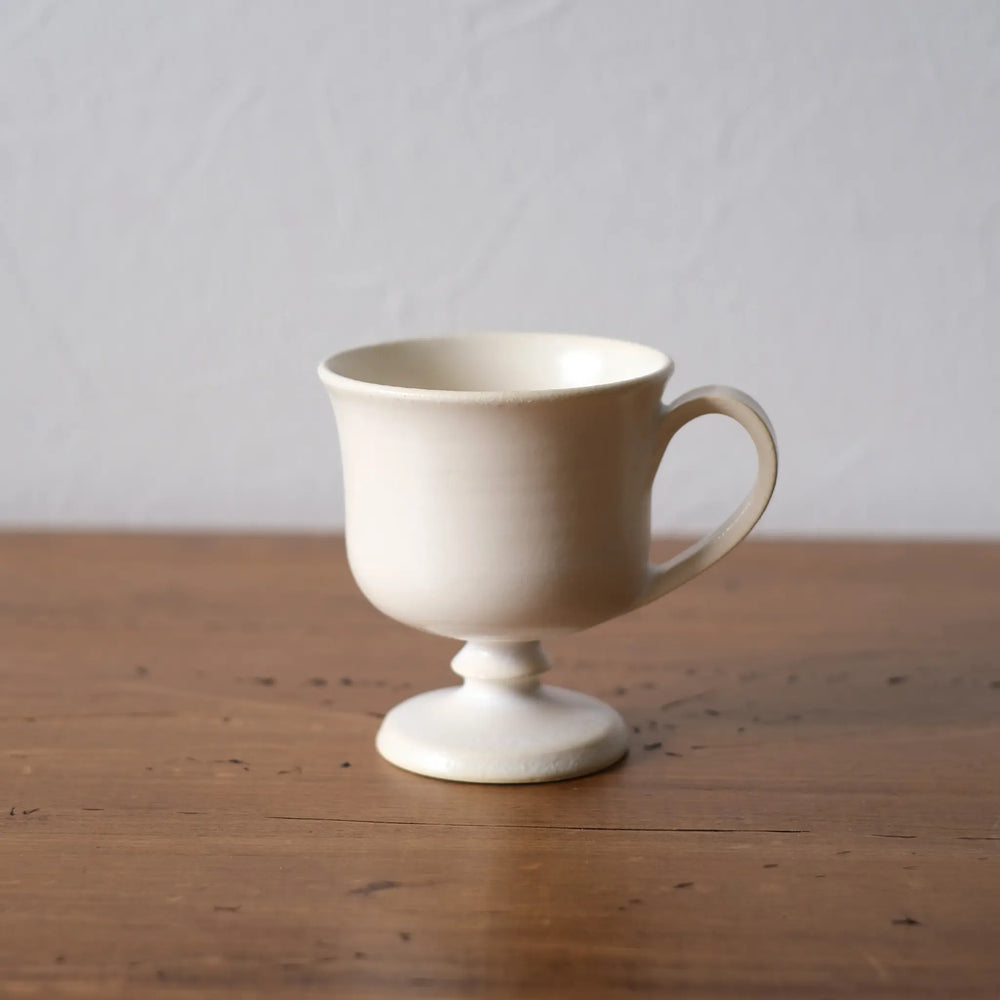 Ball-legged coffee cup