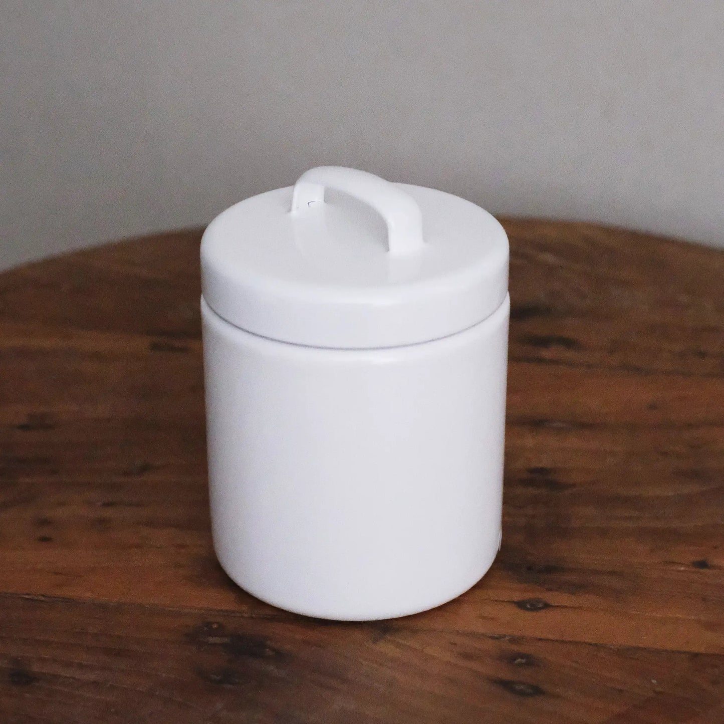 
                  
                    ホーローラウンドキャニスター
                  
                