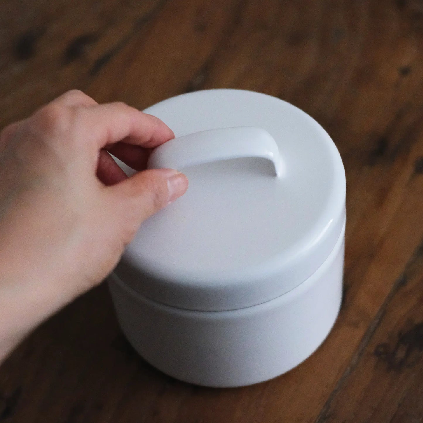 
                  
                    ホーローラウンドキャニスター
                  
                