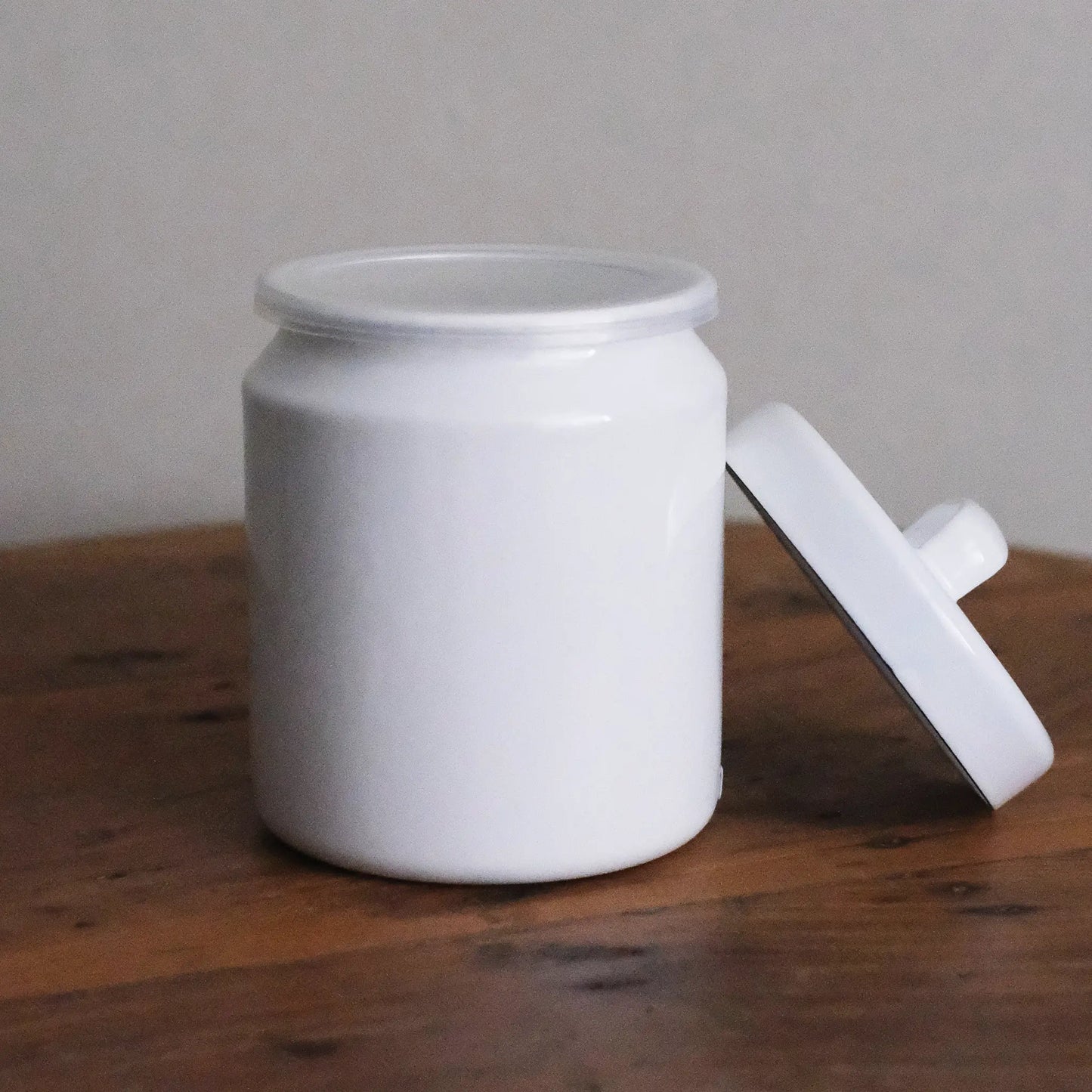 
                  
                    ホーローラウンドキャニスター
                  
                