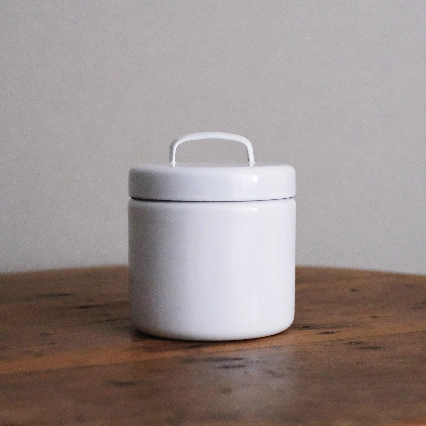 
                  
                    ホーローラウンドキャニスター
                  
                