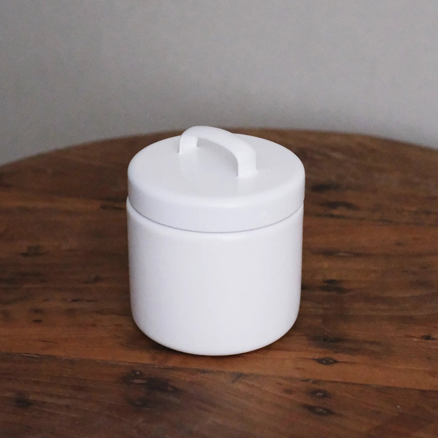 
                  
                    ホーローラウンドキャニスター
                  
                