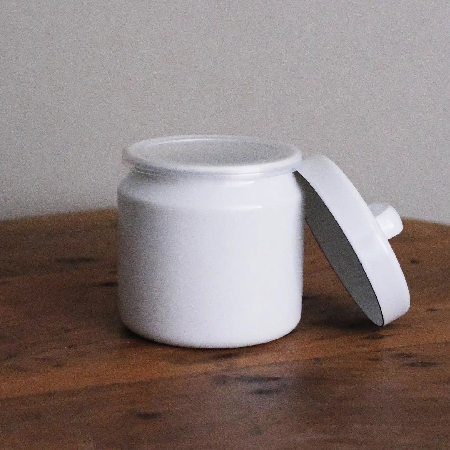 
                  
                    ホーローラウンドキャニスター
                  
                