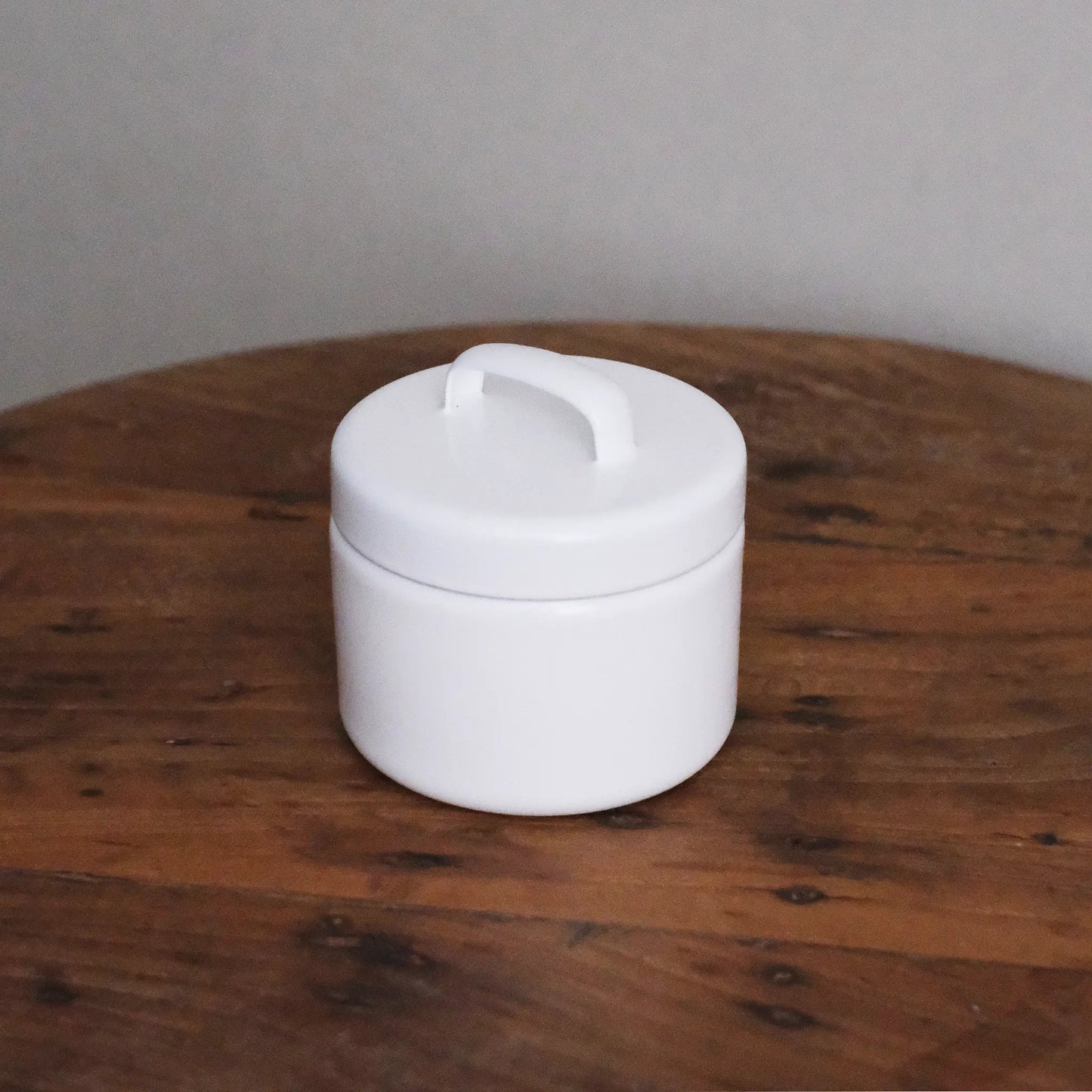 
                  
                    ホーローラウンドキャニスター
                  
                