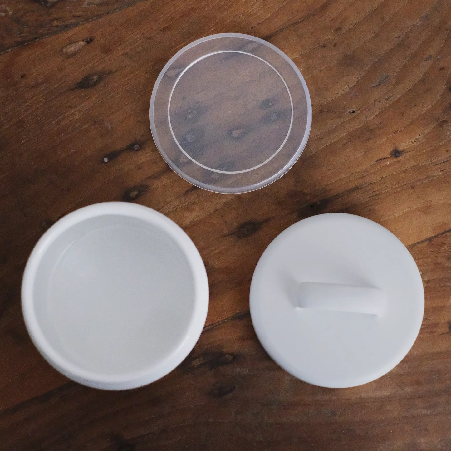 
                  
                    ホーローラウンドキャニスター
                  
                