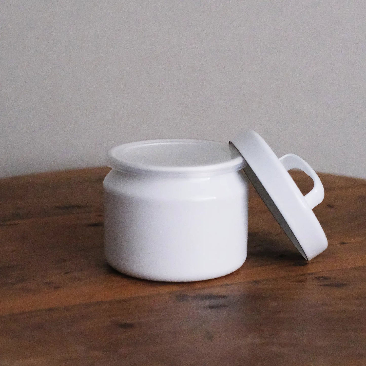 
                  
                    ホーローラウンドキャニスター
                  
                