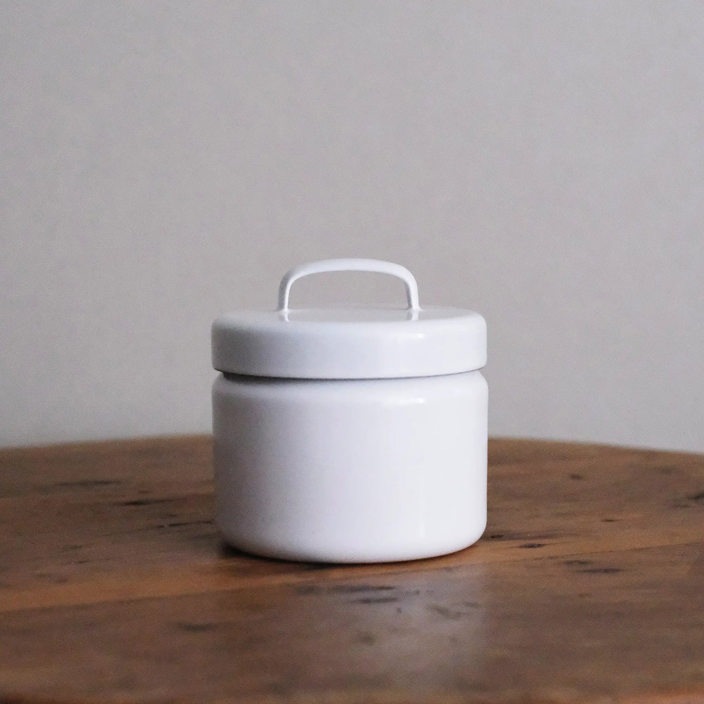 
                  
                    ホーローラウンドキャニスター
                  
                