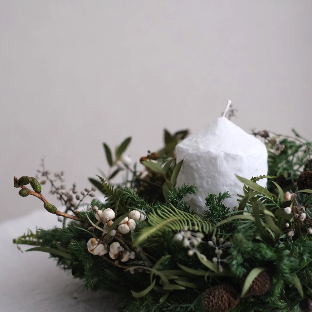 
                  
                    冬の緑のリース (L)
                  
                