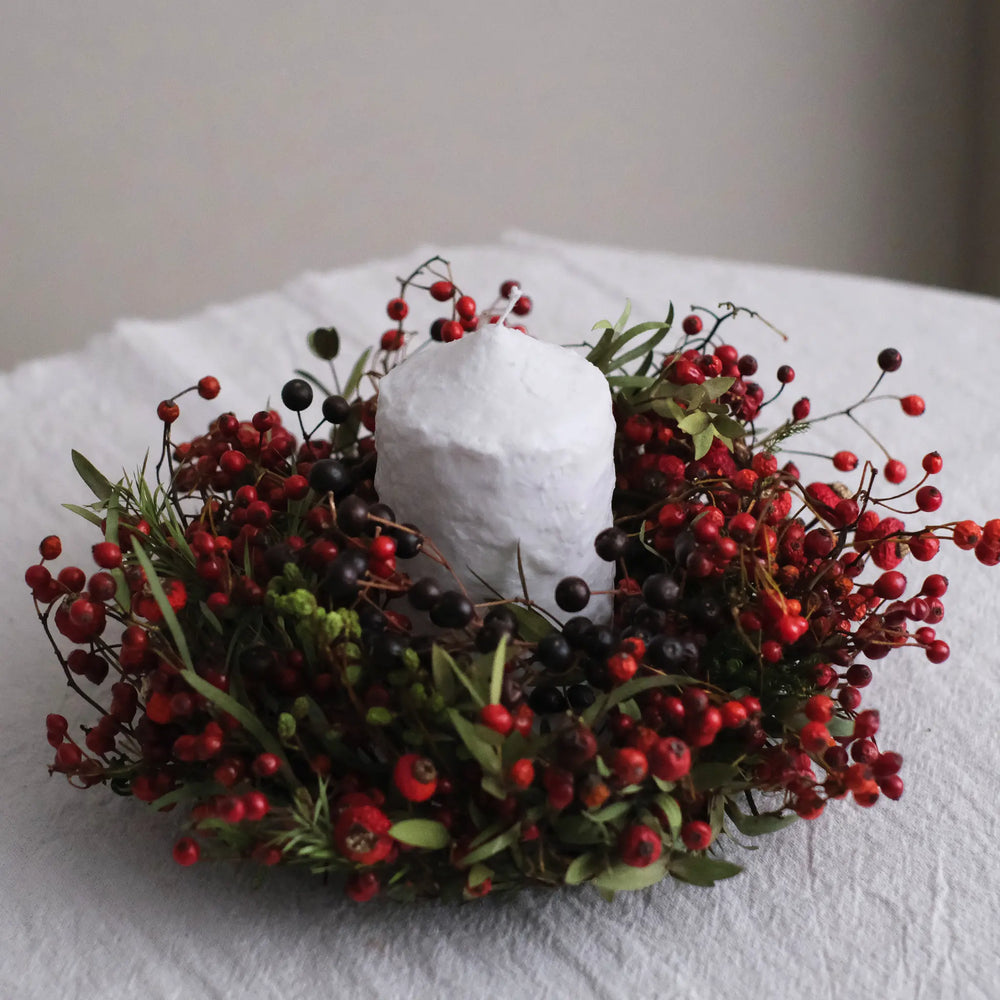 
                  
                    ４種の木の実のリース (L)
                  
                