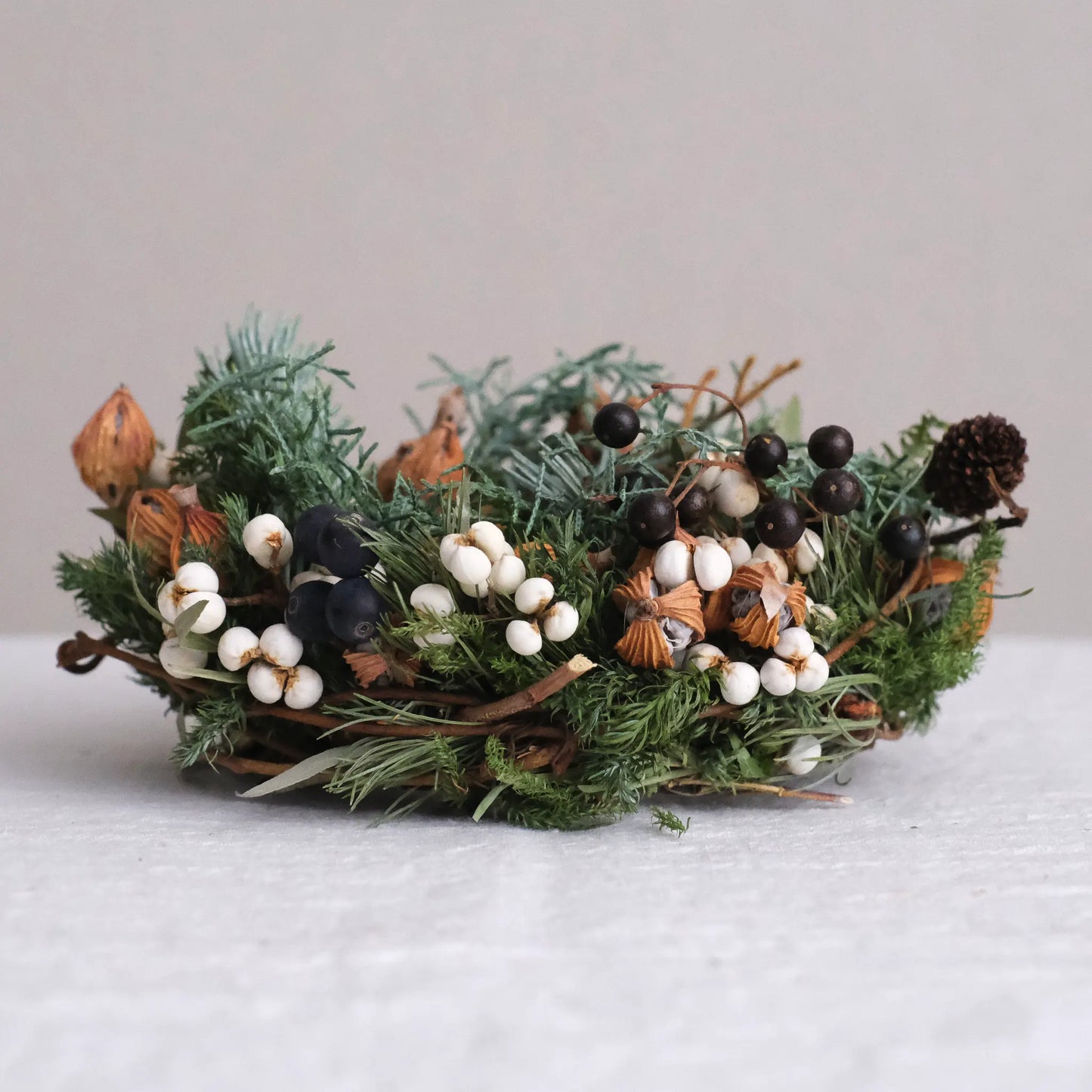 
                  
                    シルバーブルーのクリスマスリース (M)
                  
                