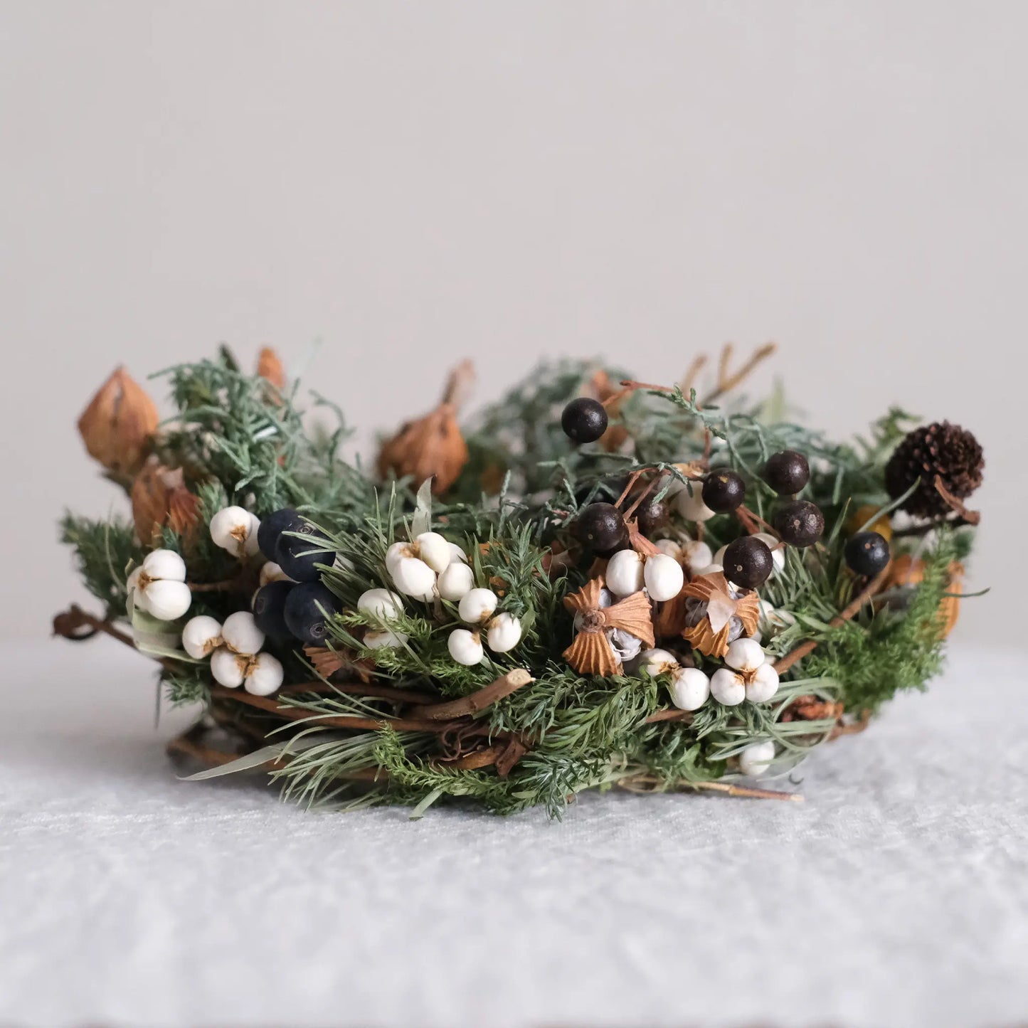 
                  
                    シルバーブルーのリース (M)
                  
                