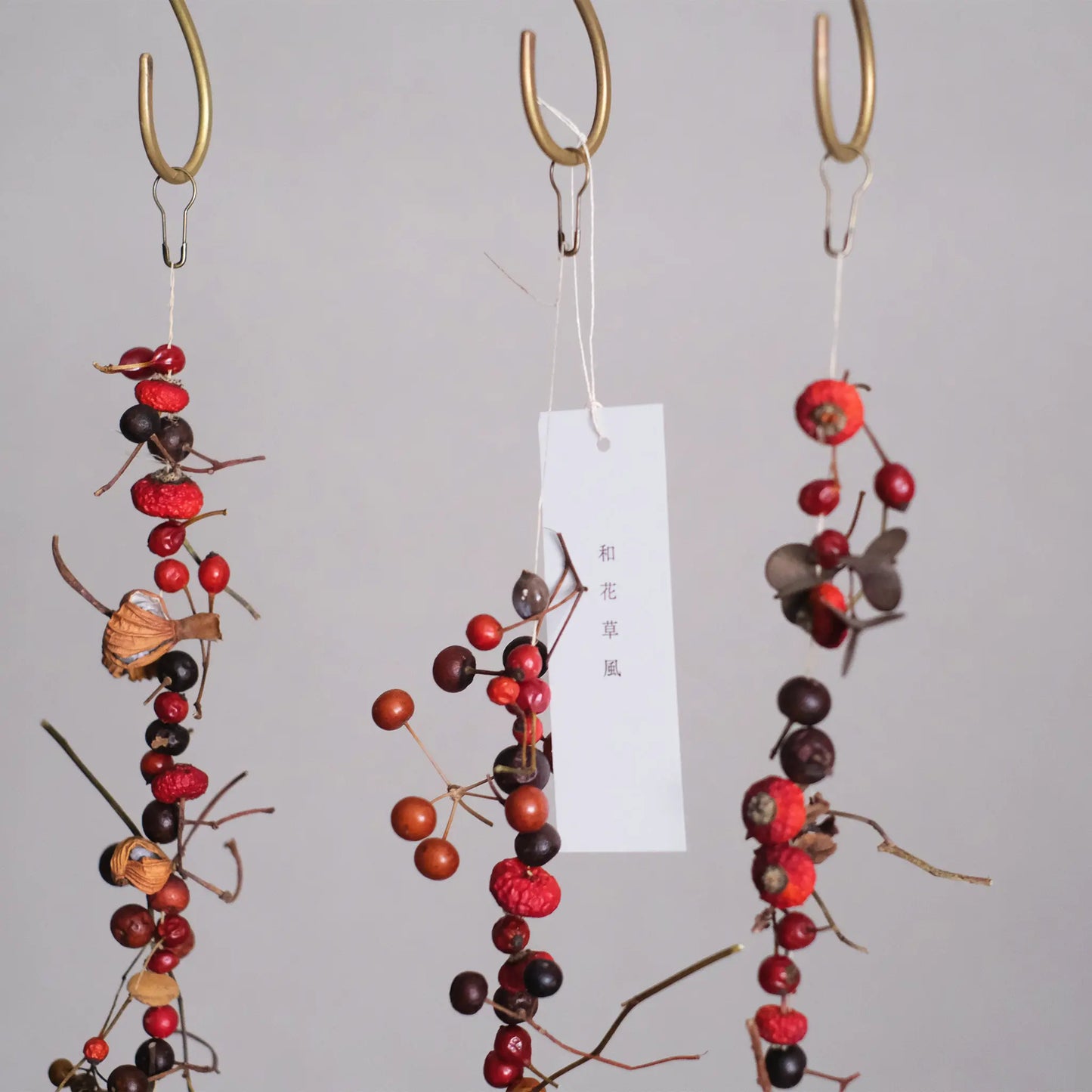 
                  
                    木の実のガーランド B (3本セット)
                  
                