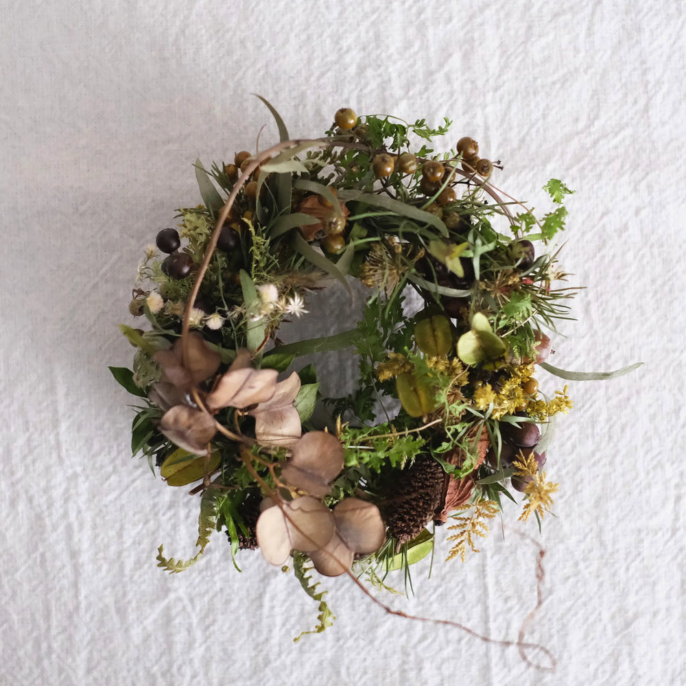 冬の野山のリース