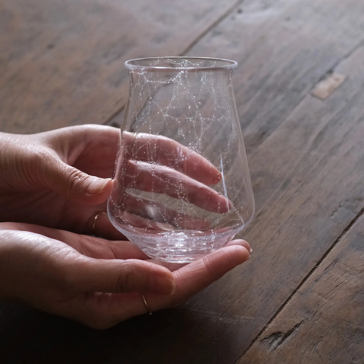 
                  
                    contour glass clear (M)
                  
                