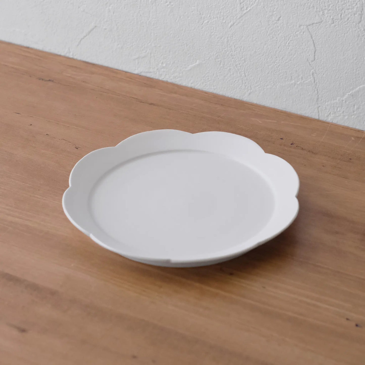 
                  
                    Utsugi Rinka Rim Plate (Matte / 18cm)
                  
                