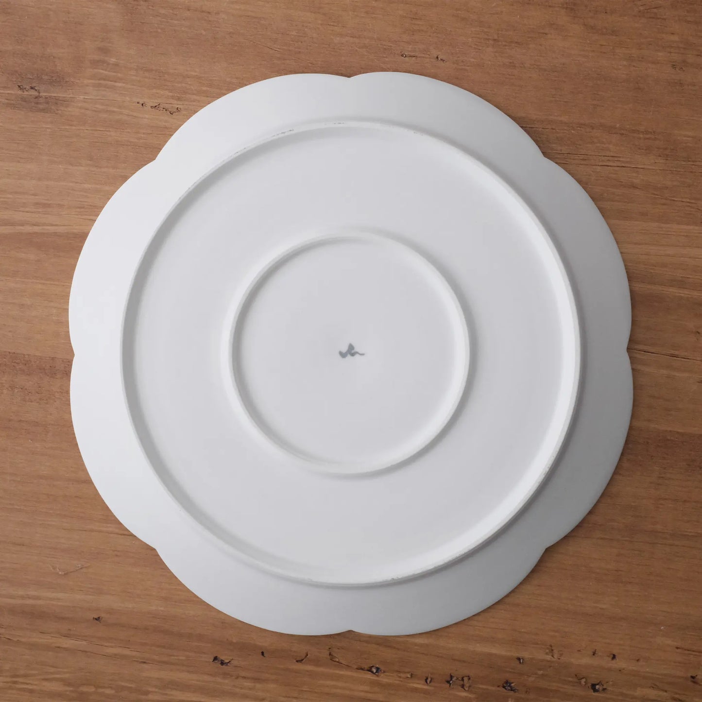 
                  
                    Utsugi Rinka Rim Plate (Matte/21cm) 
                  
                