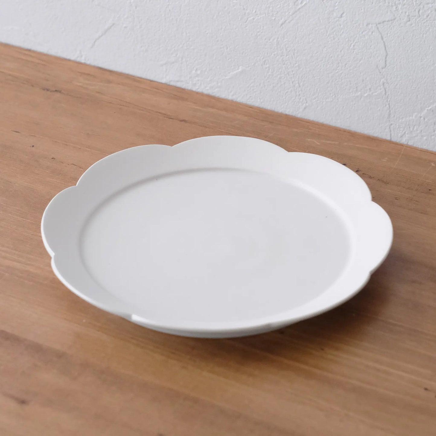 
                  
                    Utsugi Rinka Rim Plate (Matte/21cm) 
                  
                