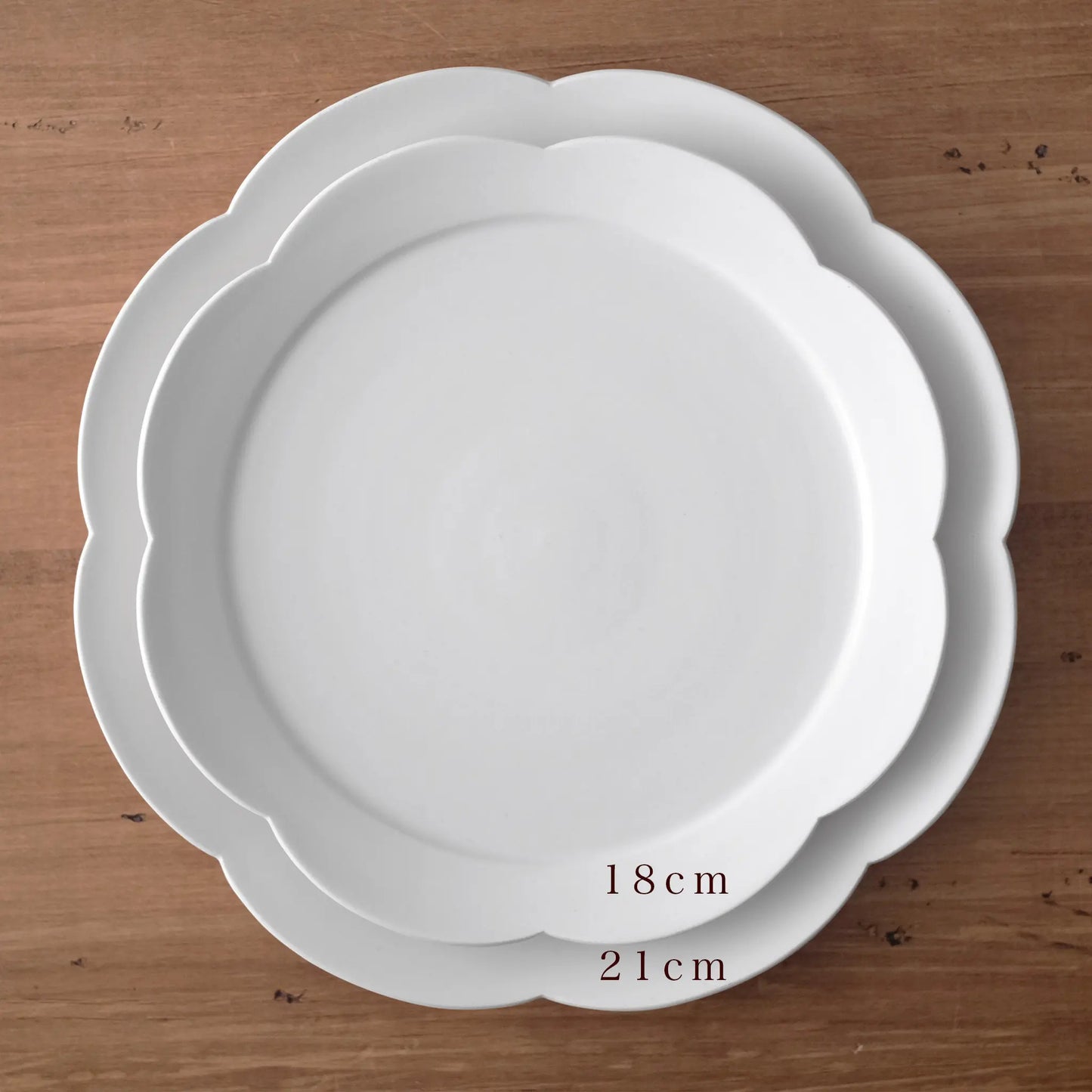 
                  
                    Utsugi Rinka Rim Plate (Matte / 18cm)
                  
                