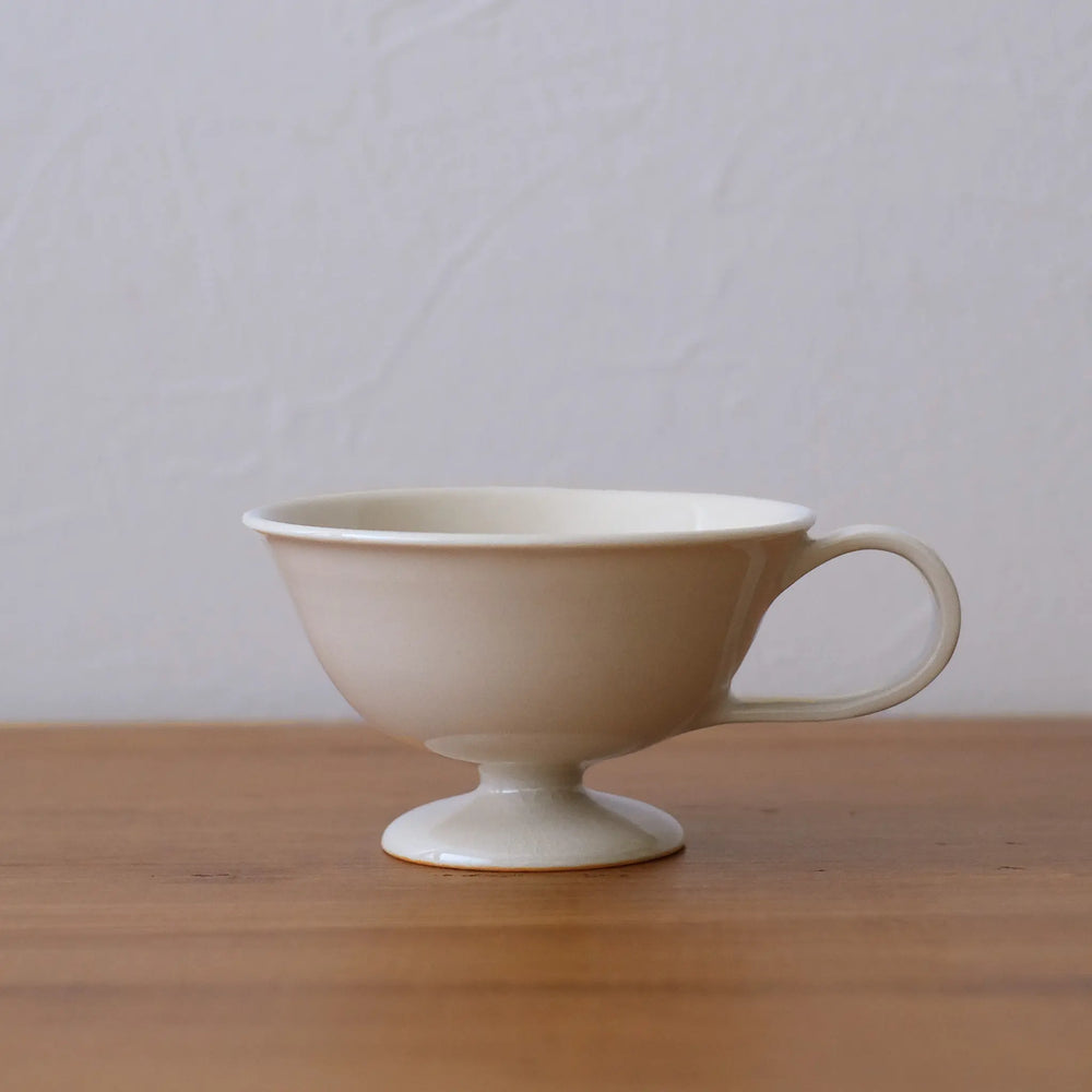 Cup with legs