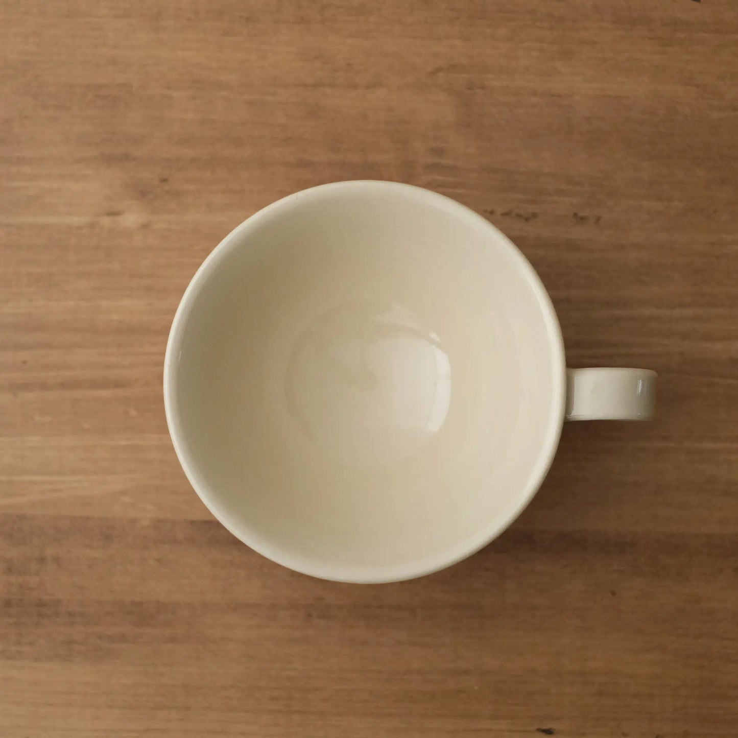 
                  
                    Cup with legs
                  
                