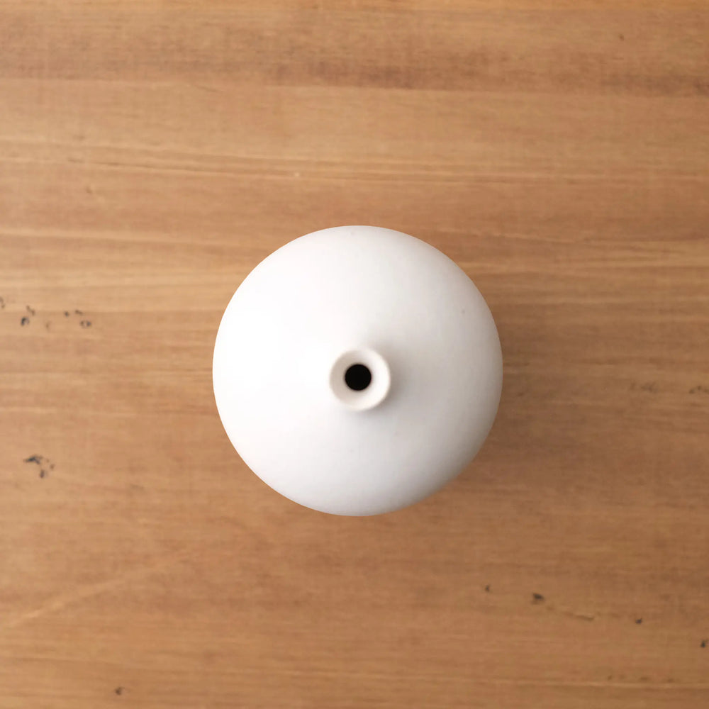 
                  
                    Single-flower vase
                  
                