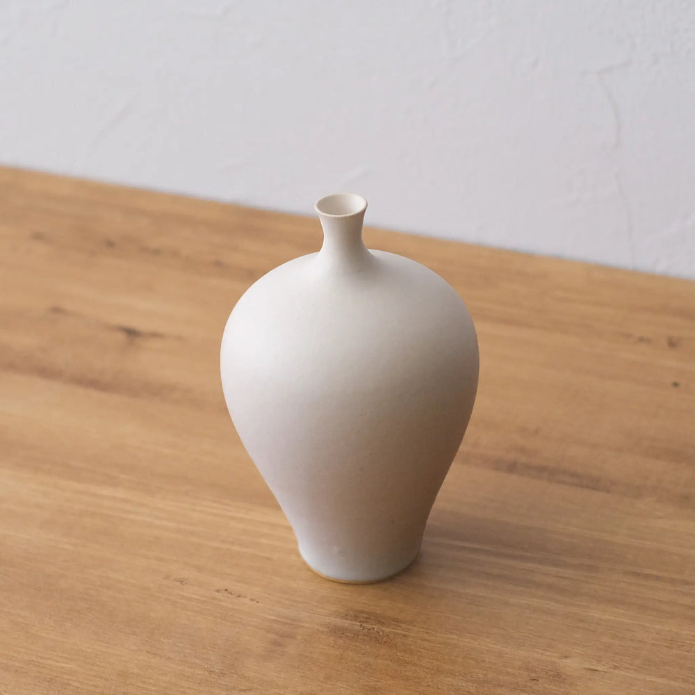 
                  
                    Single-flower vase
                  
                