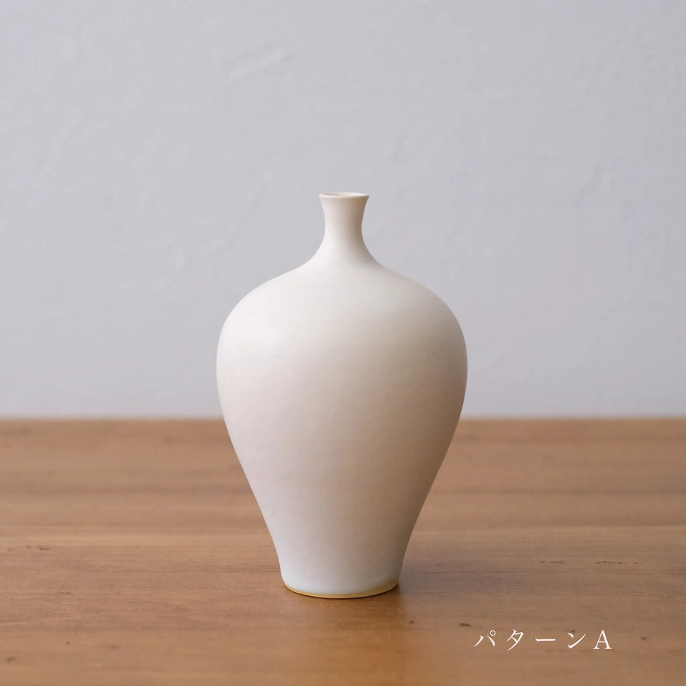 
                  
                    Single-flower vase
                  
                