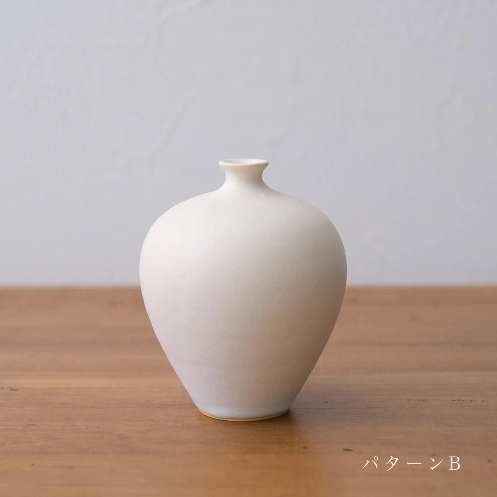 
                  
                    Single-flower vase
                  
                