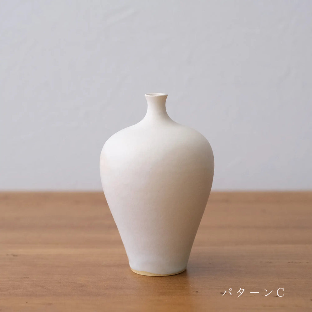 
                  
                    Single-flower vase
                  
                