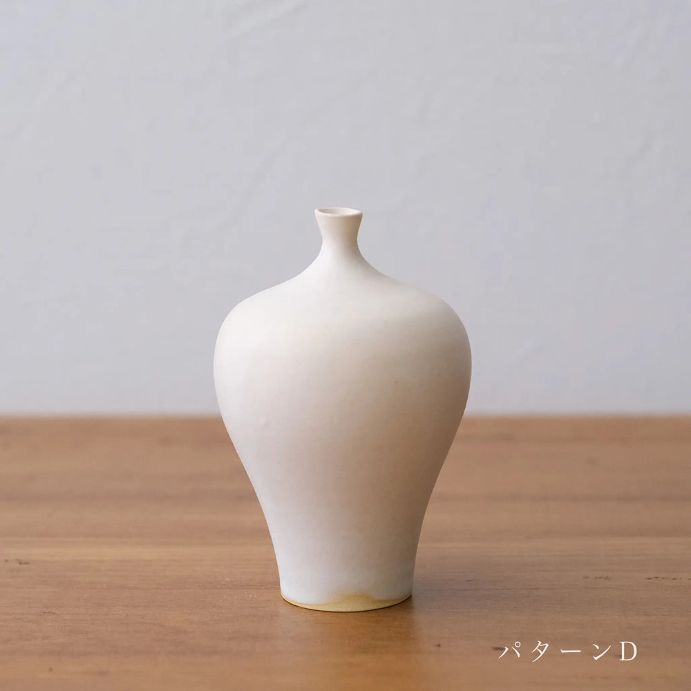 
                  
                    Single-flower vase
                  
                
