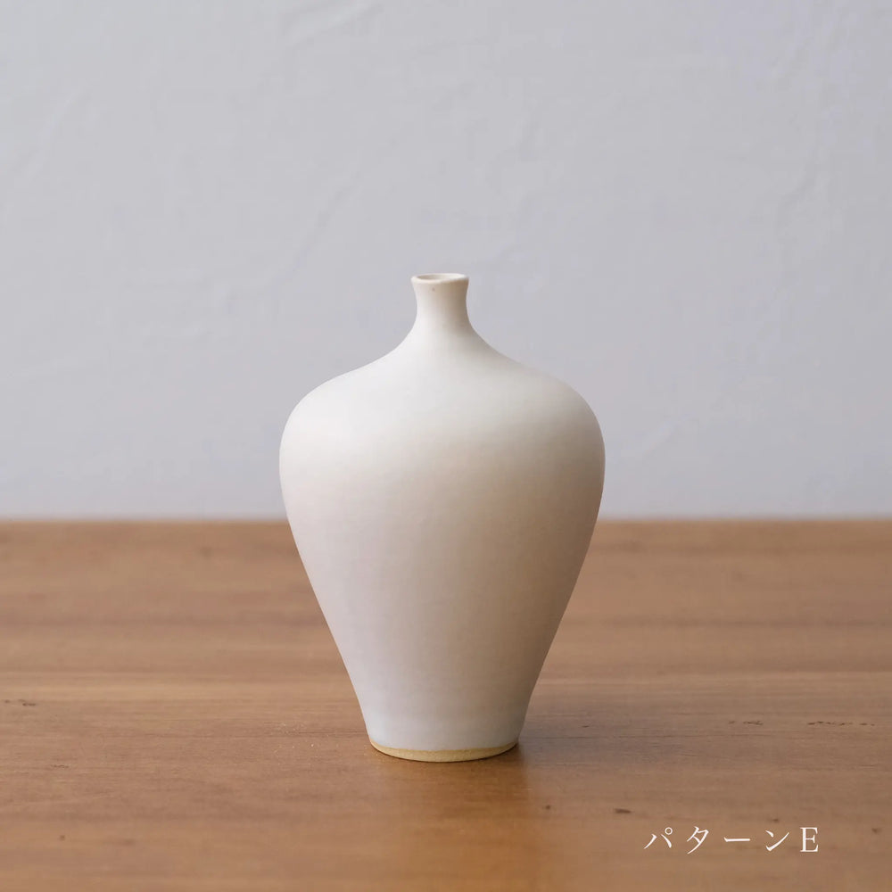 
                  
                    Single-flower vase
                  
                