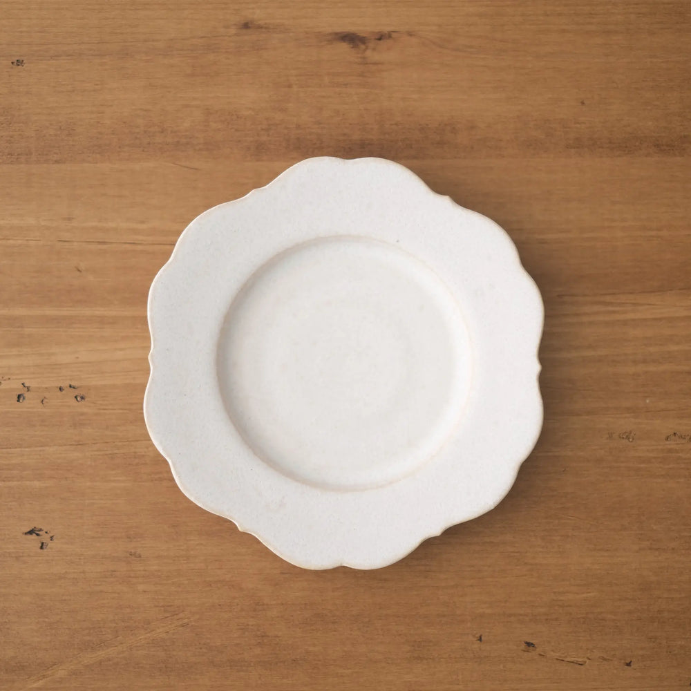Flower-shaped small plate (white)
