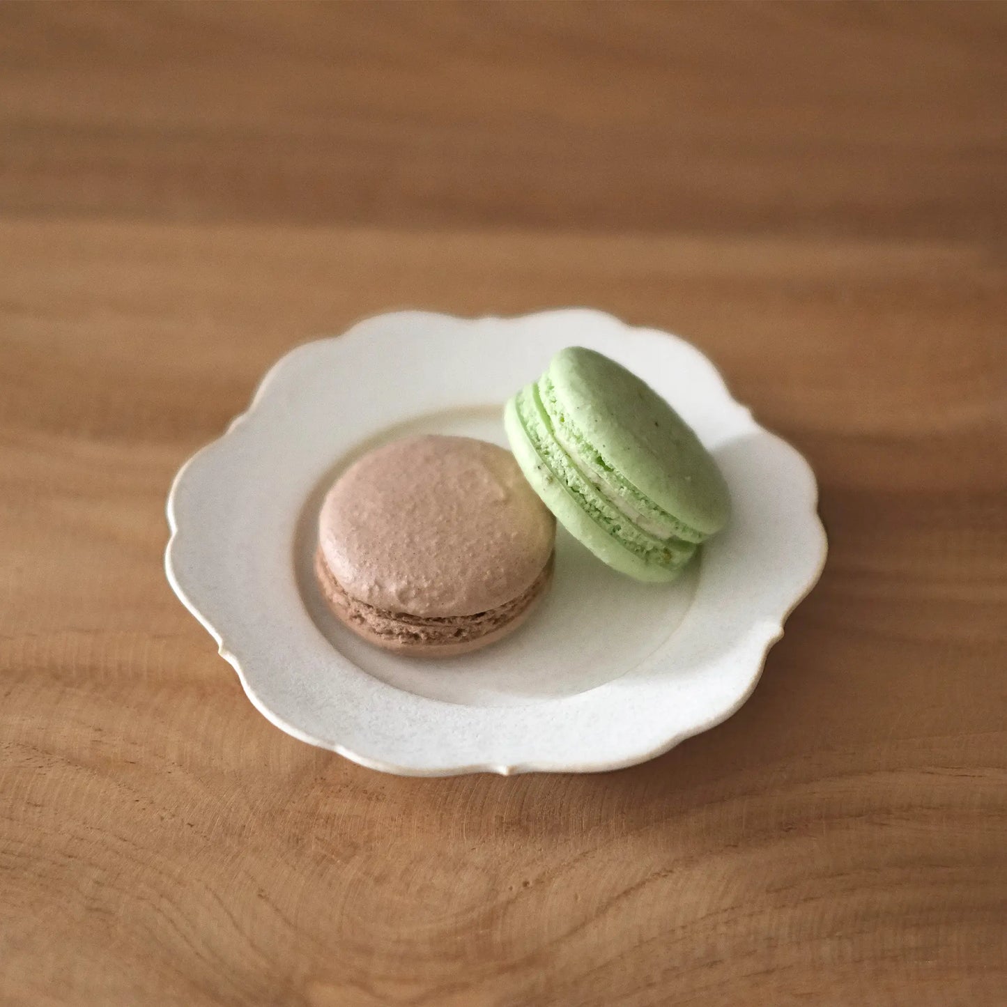 
                  
                    Flower-shaped small plate (white)
                  
                