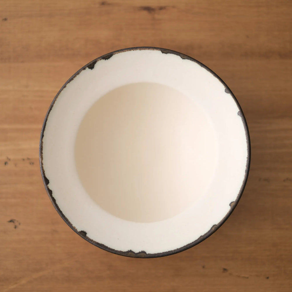 
                  
                    Straw Hat Pot (Rust-colored rim)
                  
                